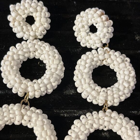 Vintage White Graduated Seed Bead Hoop Dangle Pierced Earrings Geometric 3.5” - Picture 3 of 8